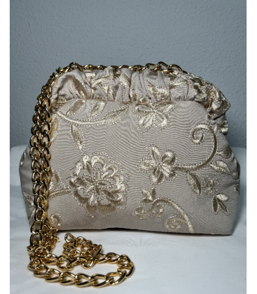 Bolso en seda bordada