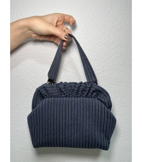 Bolso azul de rayas