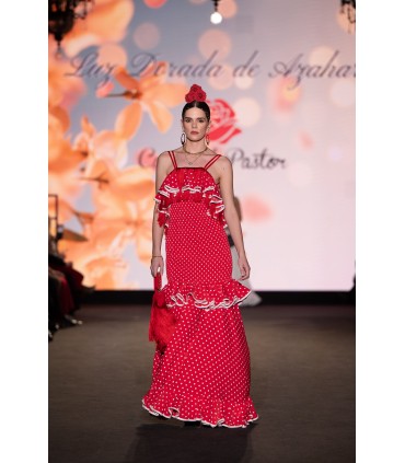 Vestido rojo y lunar blanco