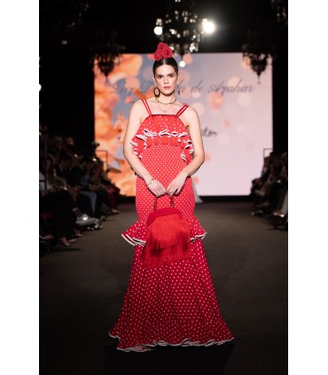 Vestido rojo y lunar blanco