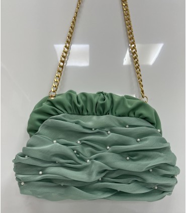Bolso drapeado con perlas