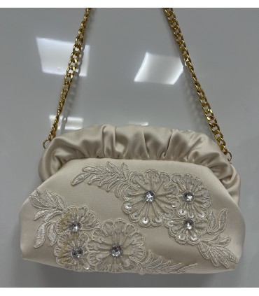 Bolso con apliques
